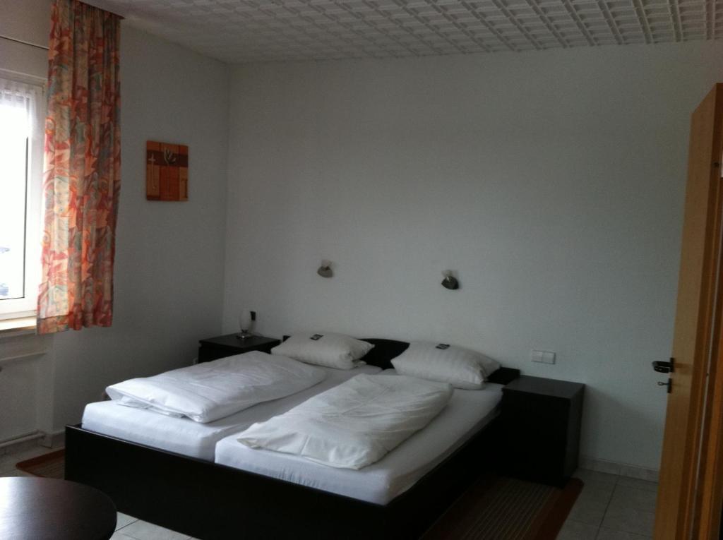 Hotel Goldener Engel Waldbronn Phòng bức ảnh